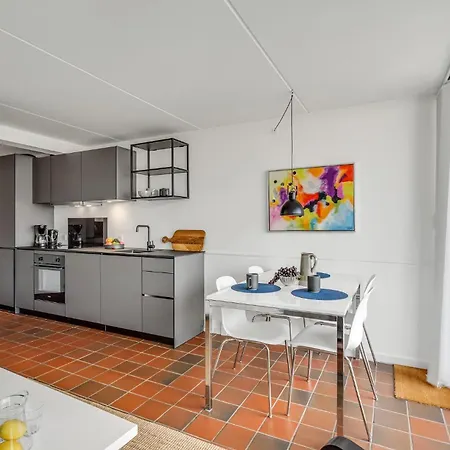 Appartement Lejl, 207 St,